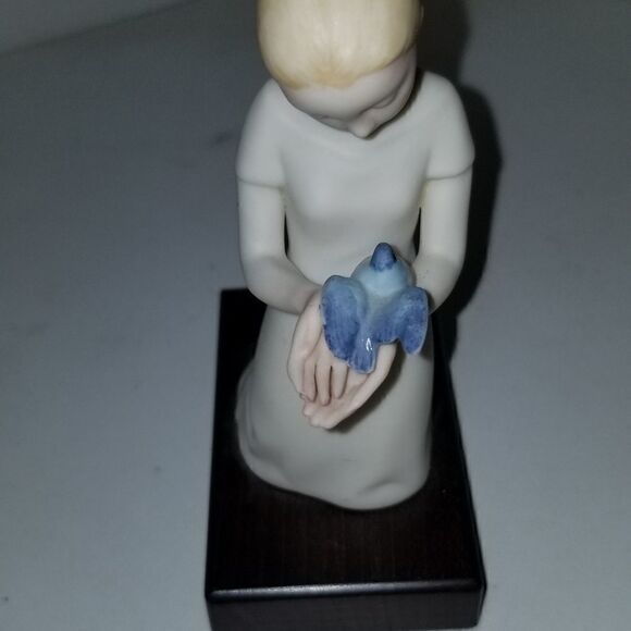 First Flight Cybis Girl With Blue Bird Kneeling 1963  by Patricia Eakins VT - Picture 4 of 13